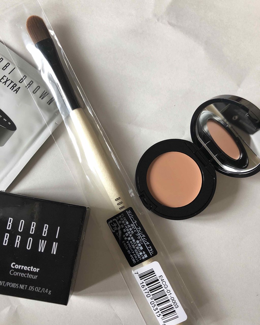 細かいタッチアップができるブラシ|BOBBI BROWN