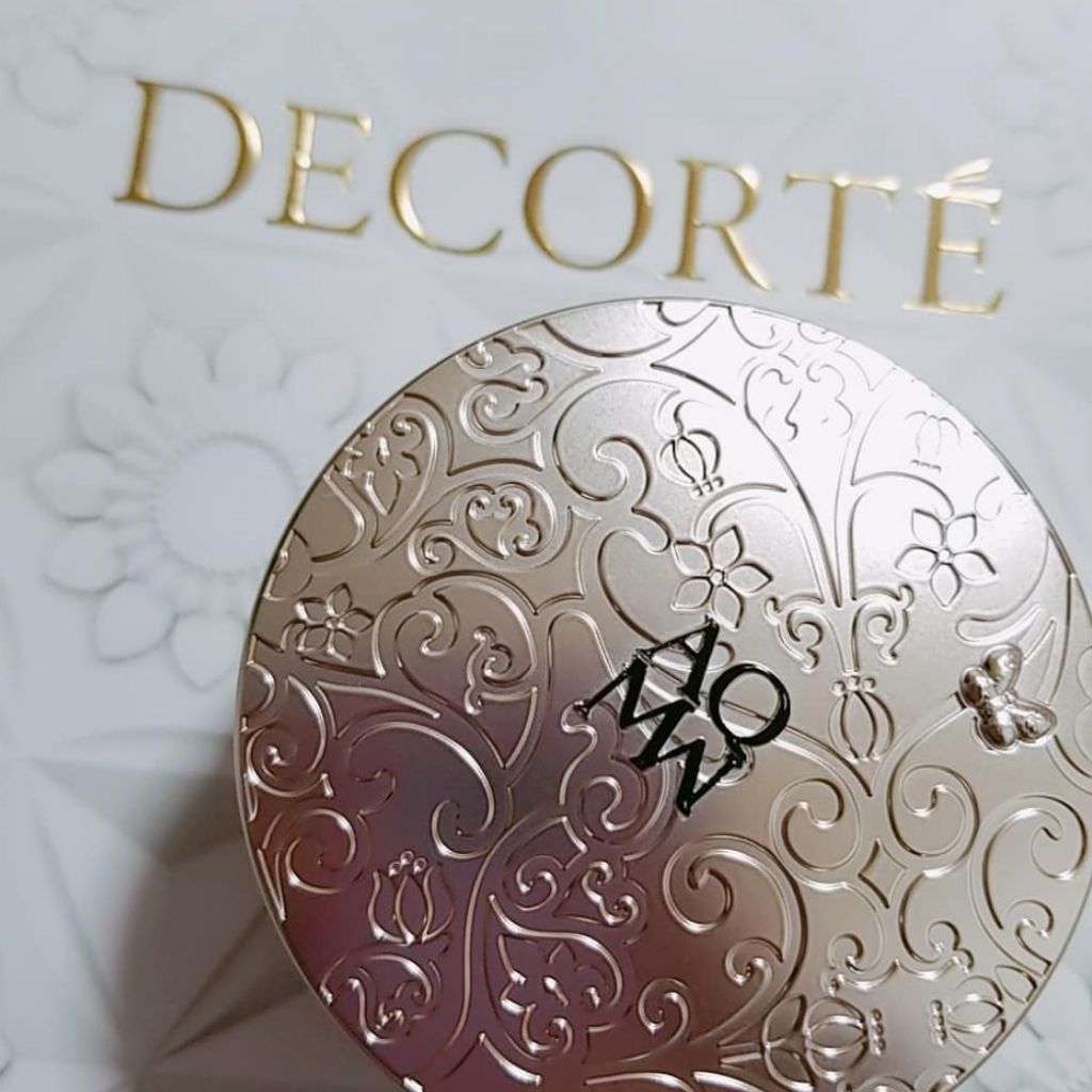 最高級のオーガニックシルクパウダー|COSME DECORTE