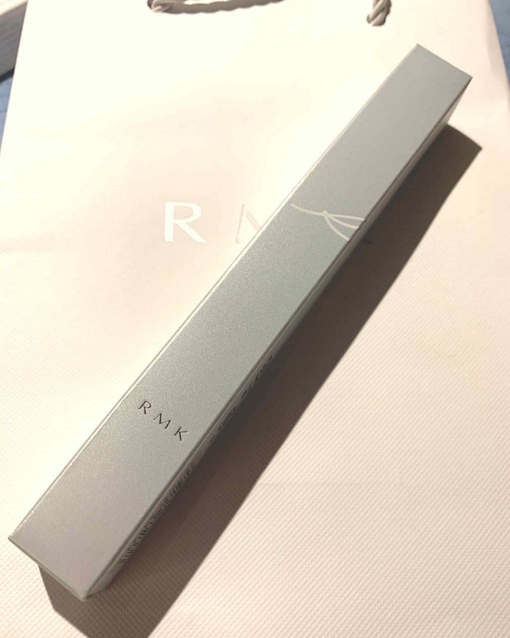 一本で2つのカラー|RMK