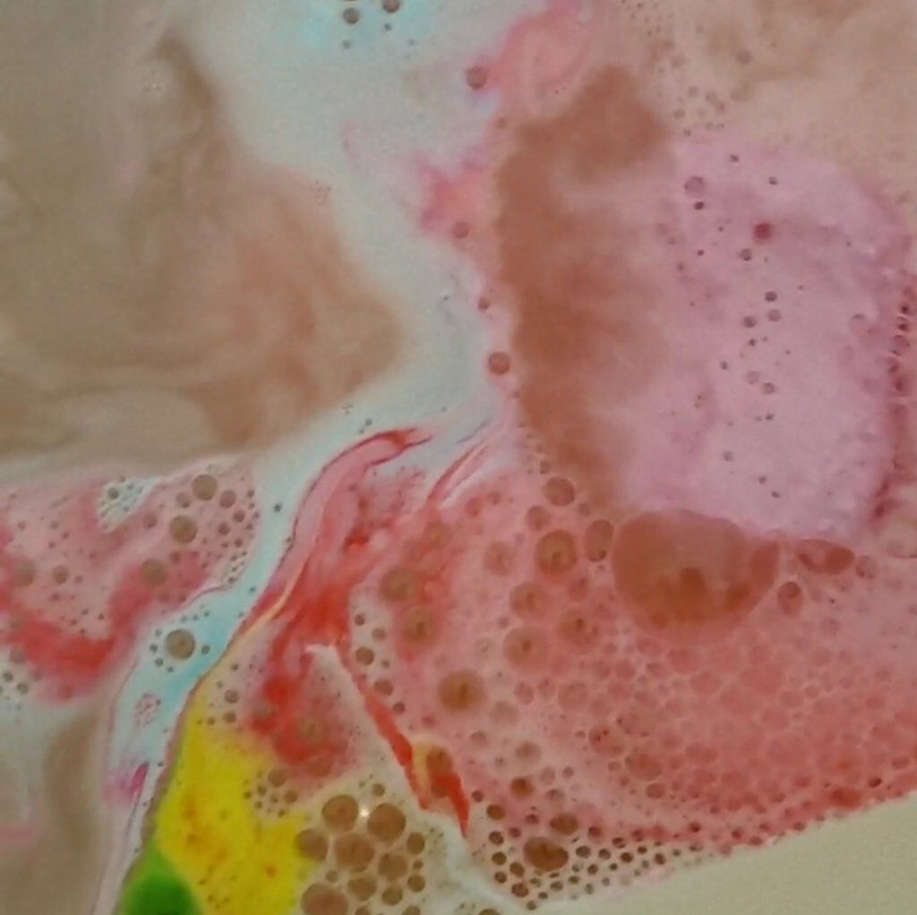 限定入浴剤 フェアリーキャンディライツ バスボム ラッシュの口コミ Lushのフェアリーキャンディライツ Lu By ののちゃん 敏感肌 Lips