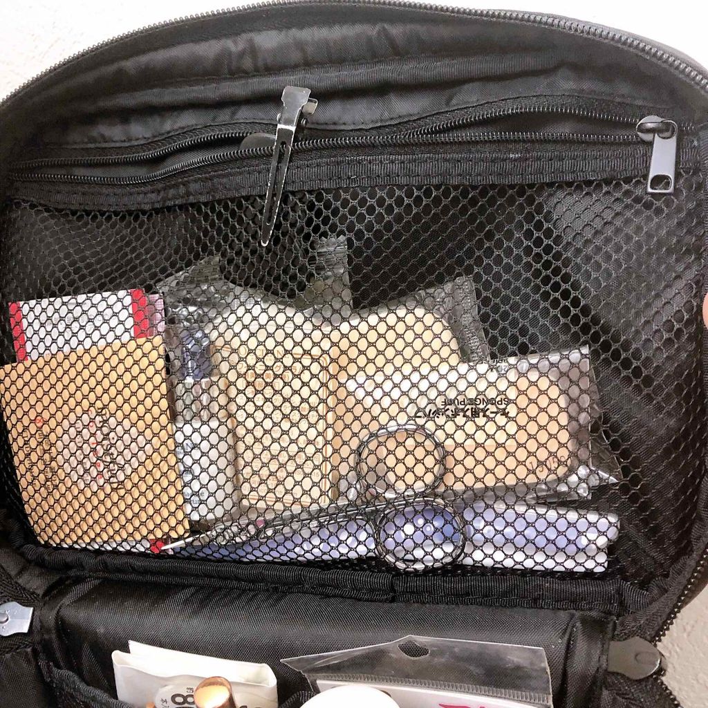 サンプル・小物・ブラシをジッパーに収納
