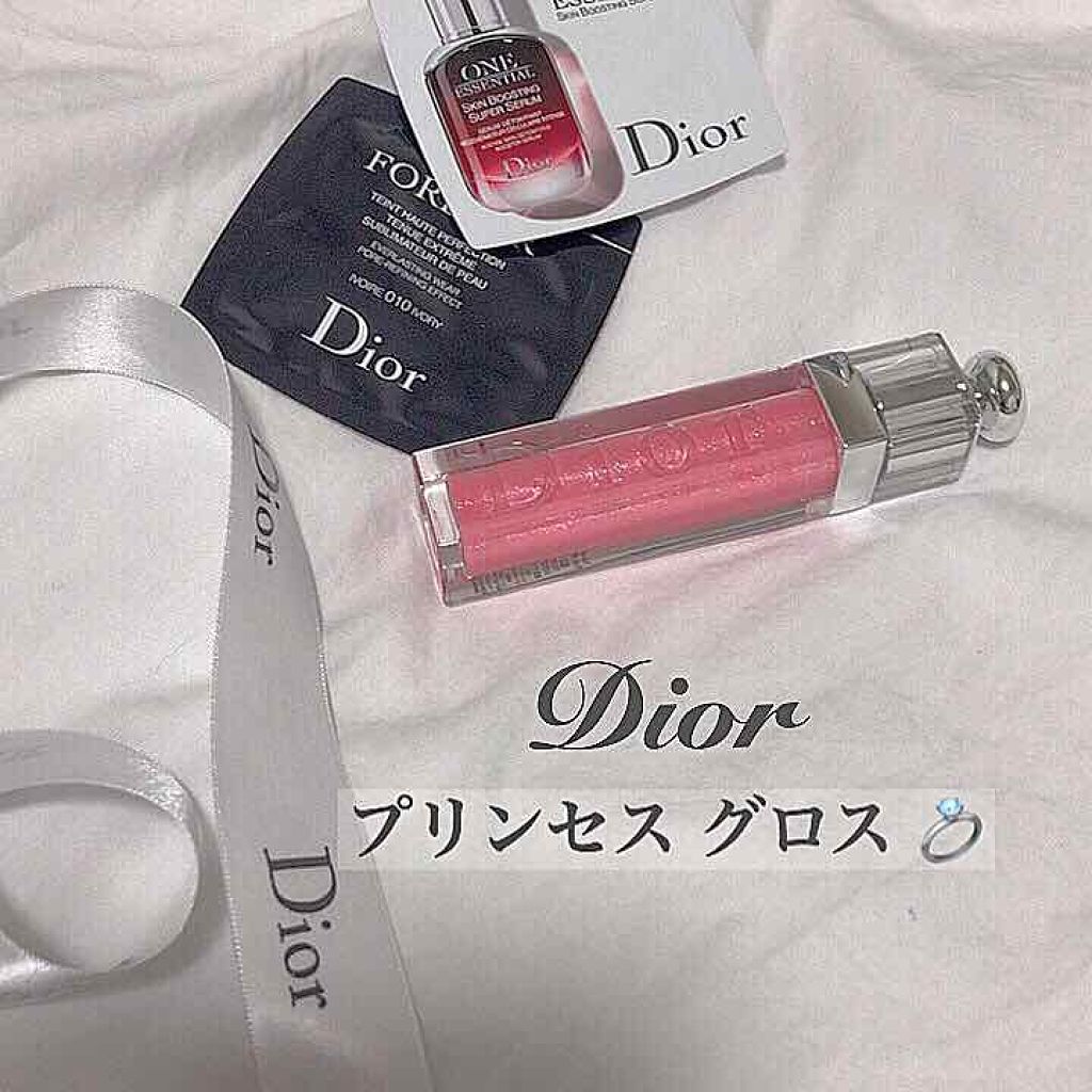 グロスで女の子らしい唇に