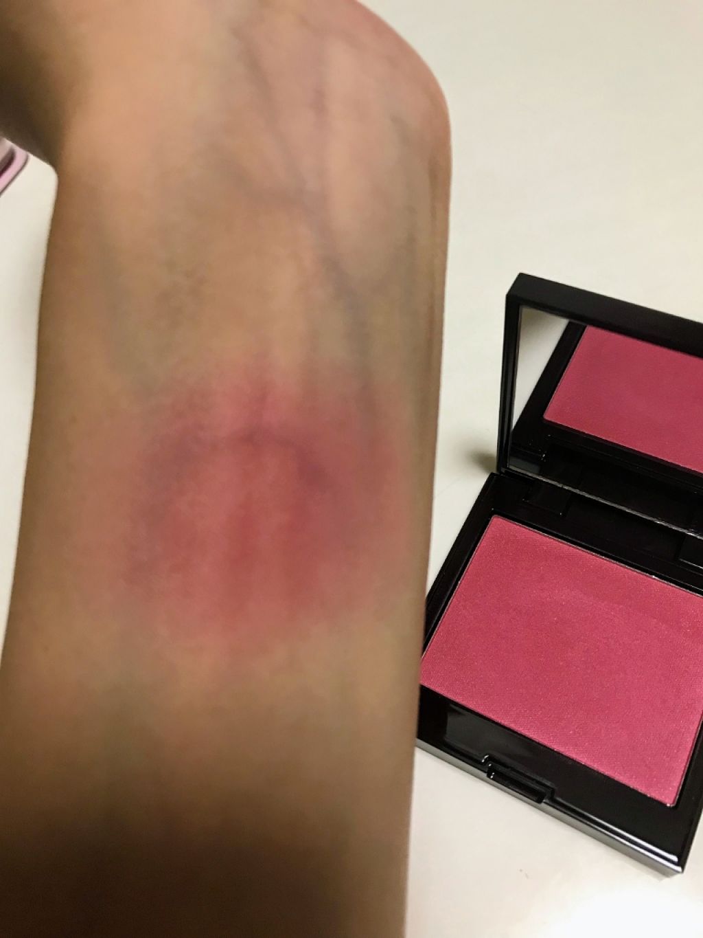 自在に雰囲気を操る|LAURA MERCIER