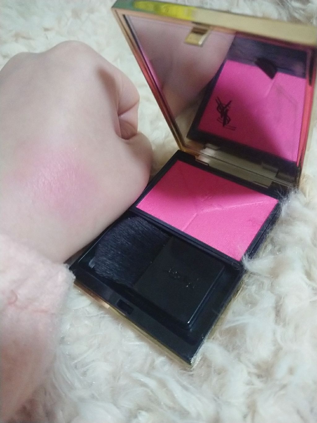 空気のように軽いテクスチャー|YVES SAINT LAURENT