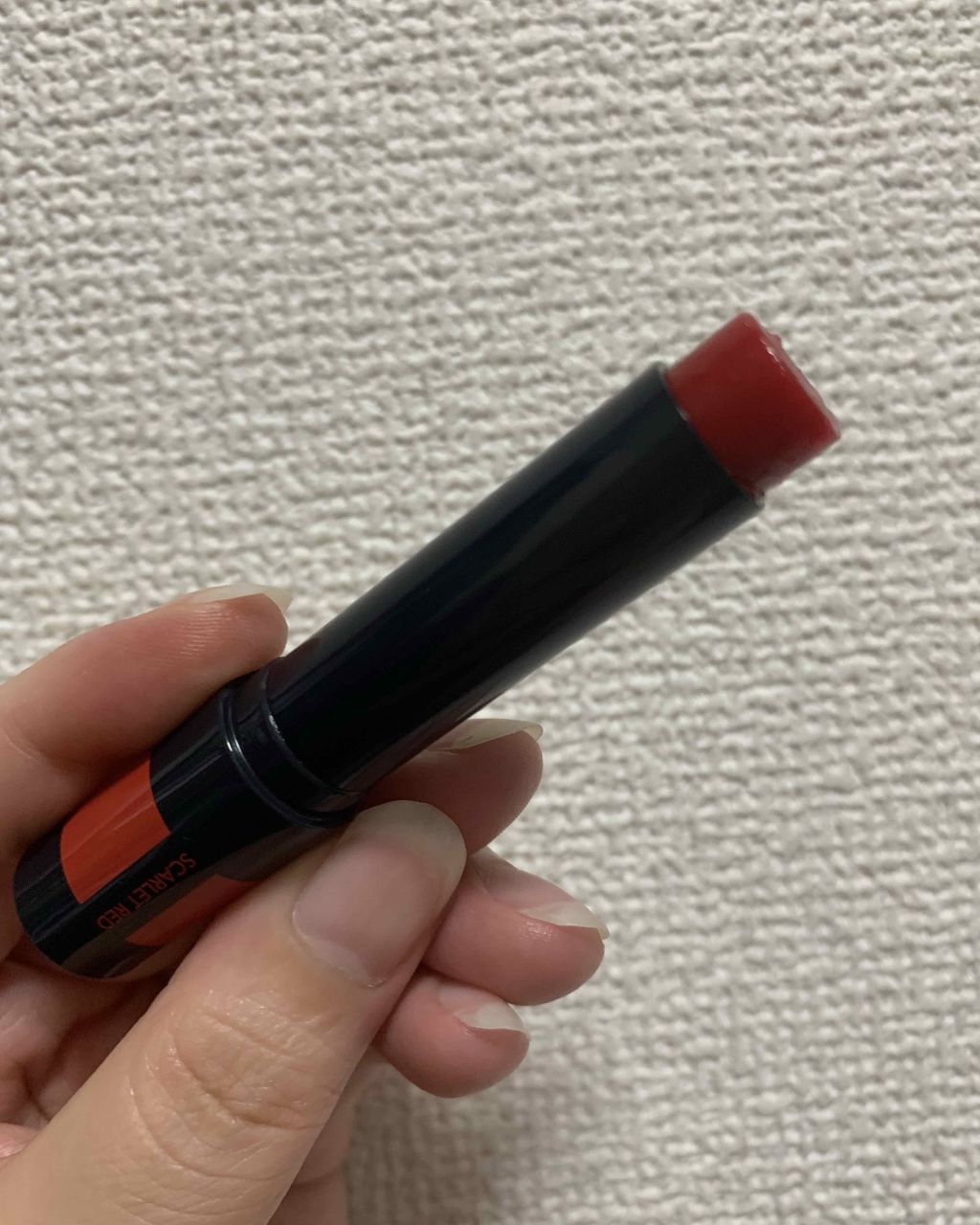 色っぽさ満点のスカーレットレッド