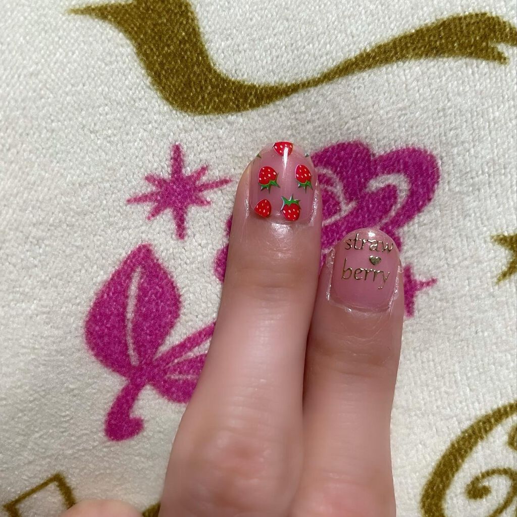ネイルシール Rakutenの口コミ 楽天ヨーホープラザで購入ꔛ いちご柄で可愛 By まるぷ 乾燥肌 Lips