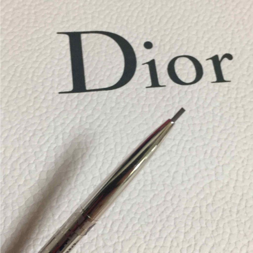 8)理想の眉ラインを描けるDior ショウ ブロウ スタイラー
