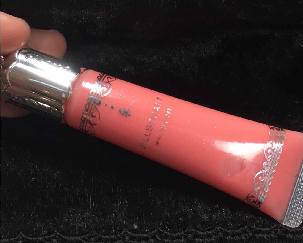 ジューシィな色付きの唇に「03 melon pink」