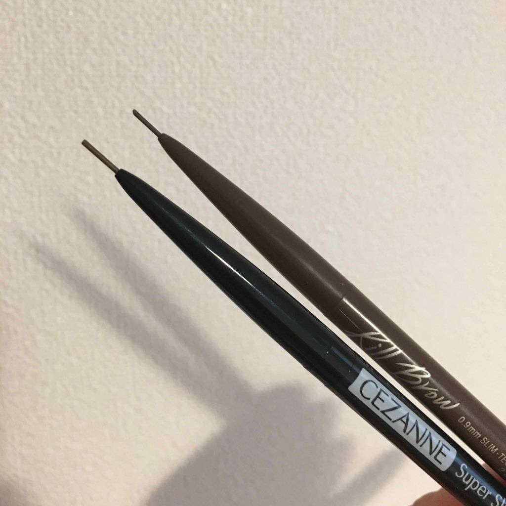 ペンシルとリキッドで引き締まった眉