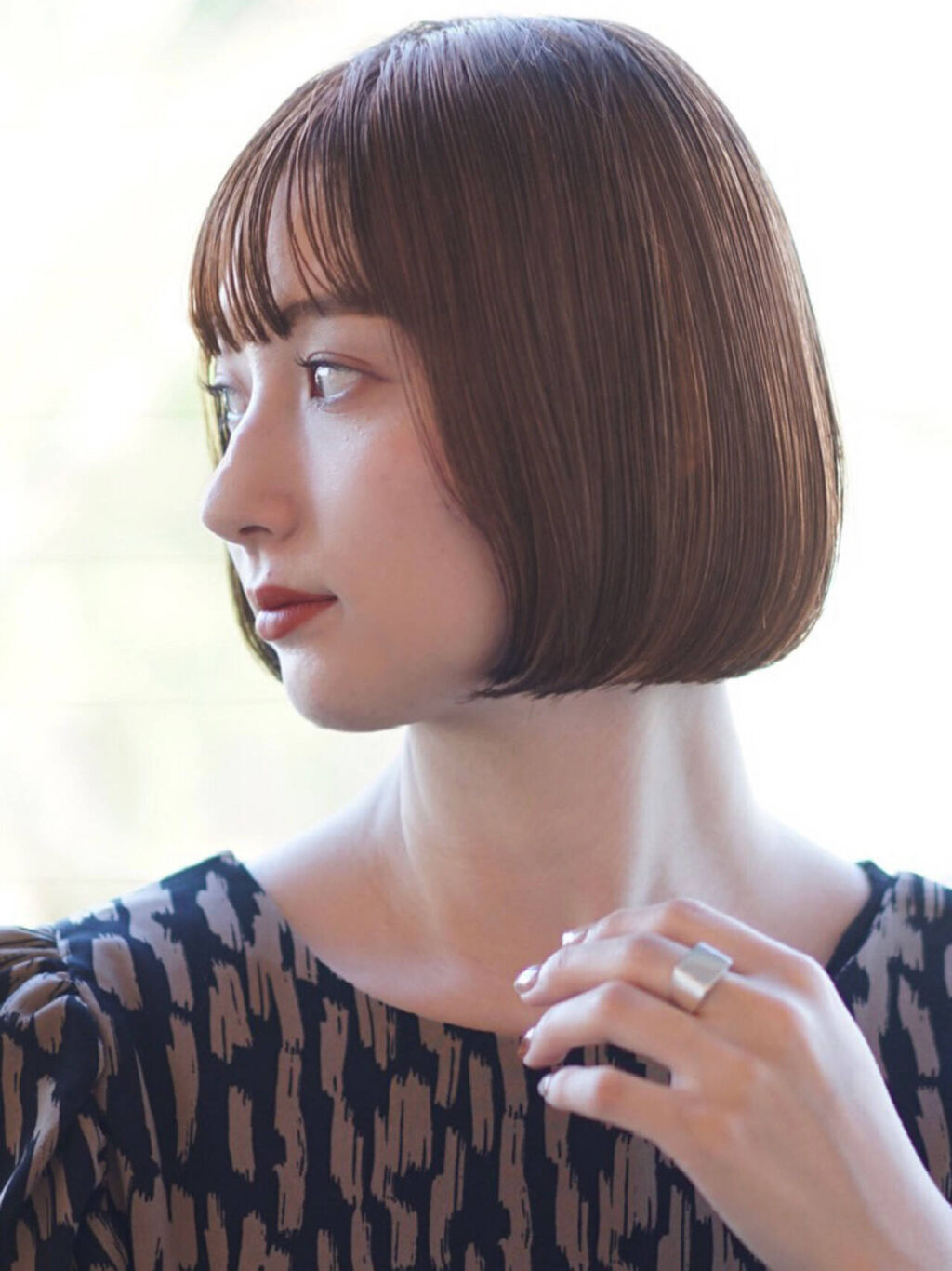 【整形なしでOK!】横顔美人になる3つの方法|筋トレ・マッサージ・メイク方法を徹底解説!のサムネイル
