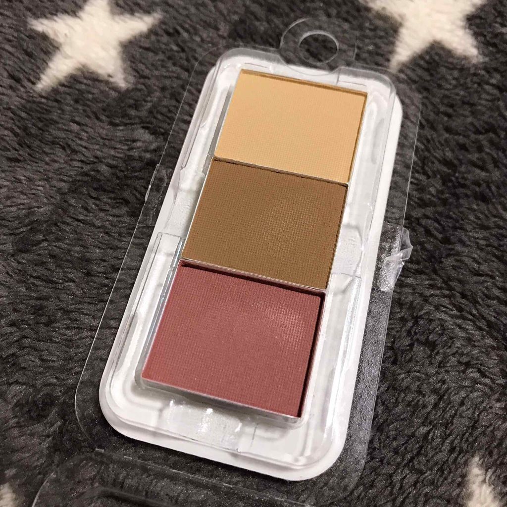 ピンクをベースにMAKE UP