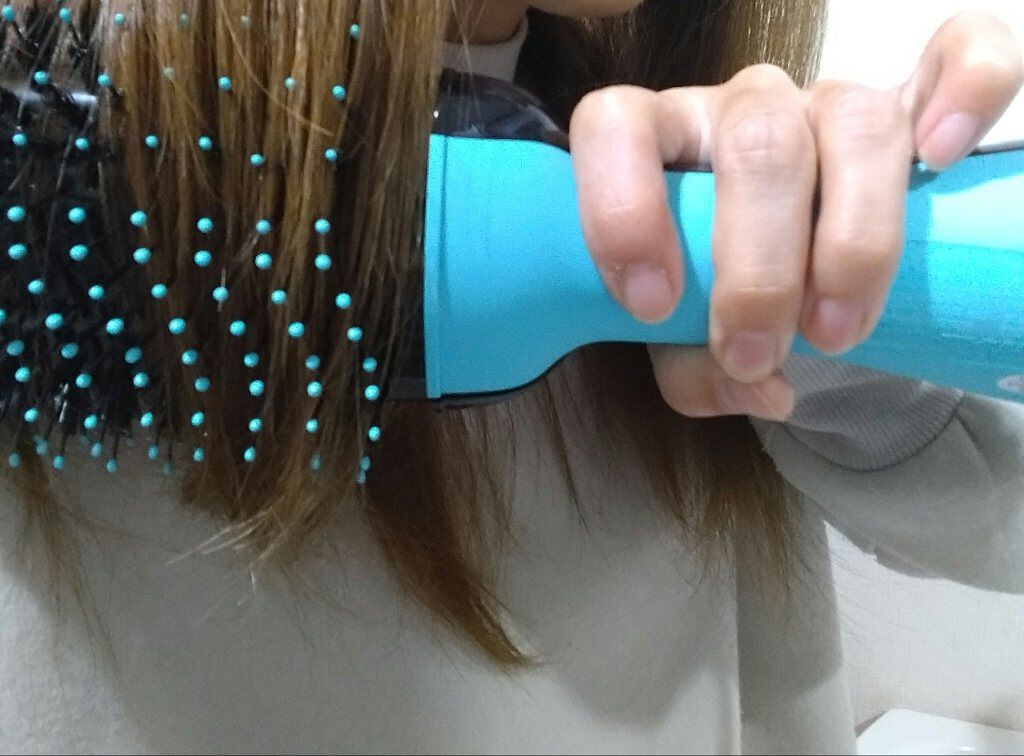 ボリューマイザーヘアードライヤーブラシ Revlonの口コミ マイナスイオンでふんわりつややかな髪にスタ By ナナ 普通肌 Lips