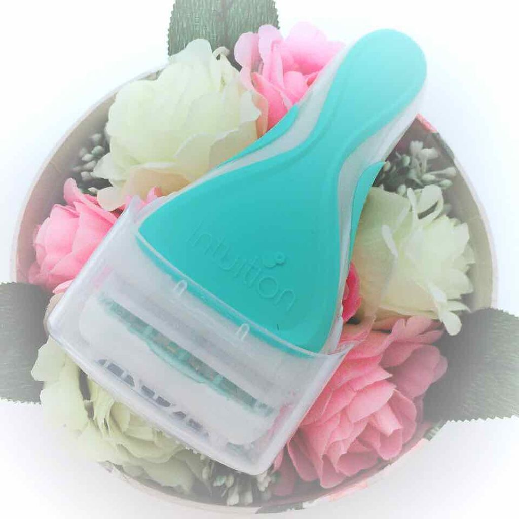 限定シェーバー シック Schick イントゥイション ホルダー 敏感肌用 女性用 カミソリ 替刃2コ付 シックの口コミ ドラッグストアでよく見かけるシックのボディ By こーちゃん 乾燥肌 代前半 Lips