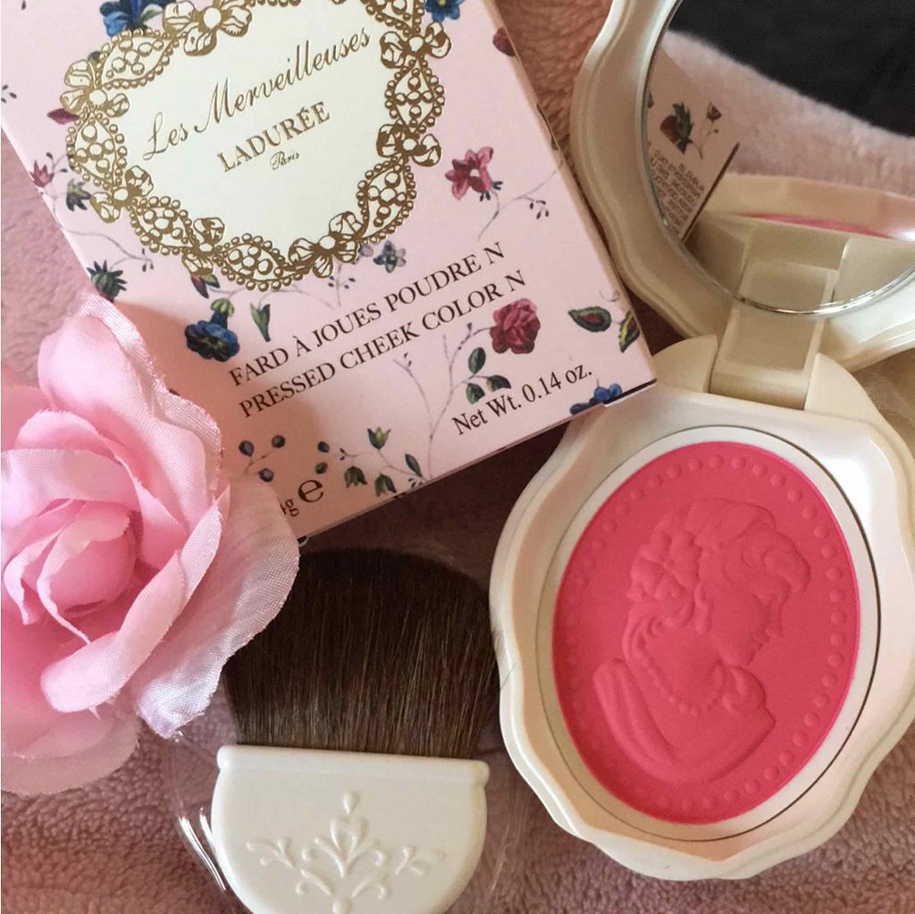 9)しっとりな質感のLADUREE プレスト チークカラー N