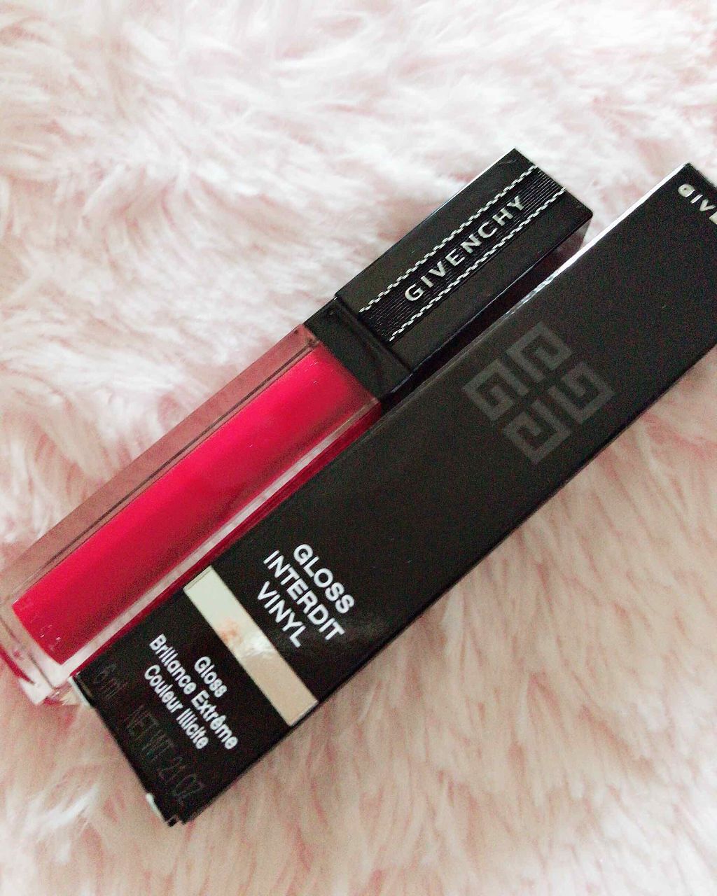 パキっとした発色の良い赤リップならGIVENCHY