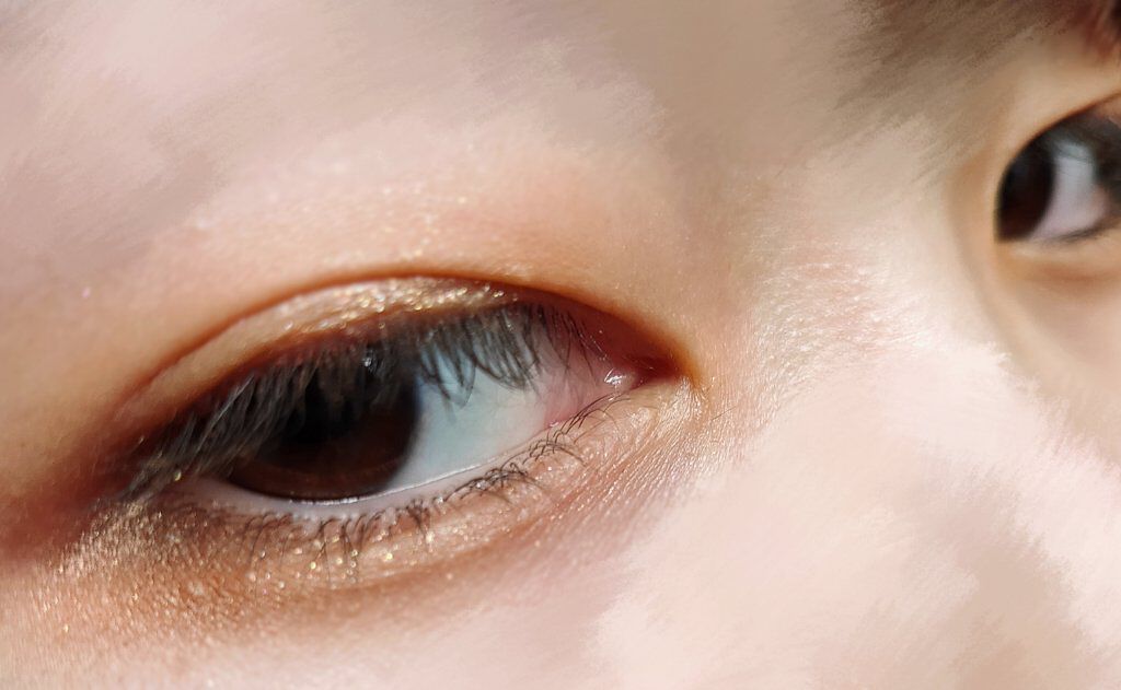 日雜《JELLY》2021年4月號特別附錄是EMODA的「5色眼影盤+迷你唇彩」彩妝組，共有PINK（粉色系）和ORANGE（橘色系）2款色號。