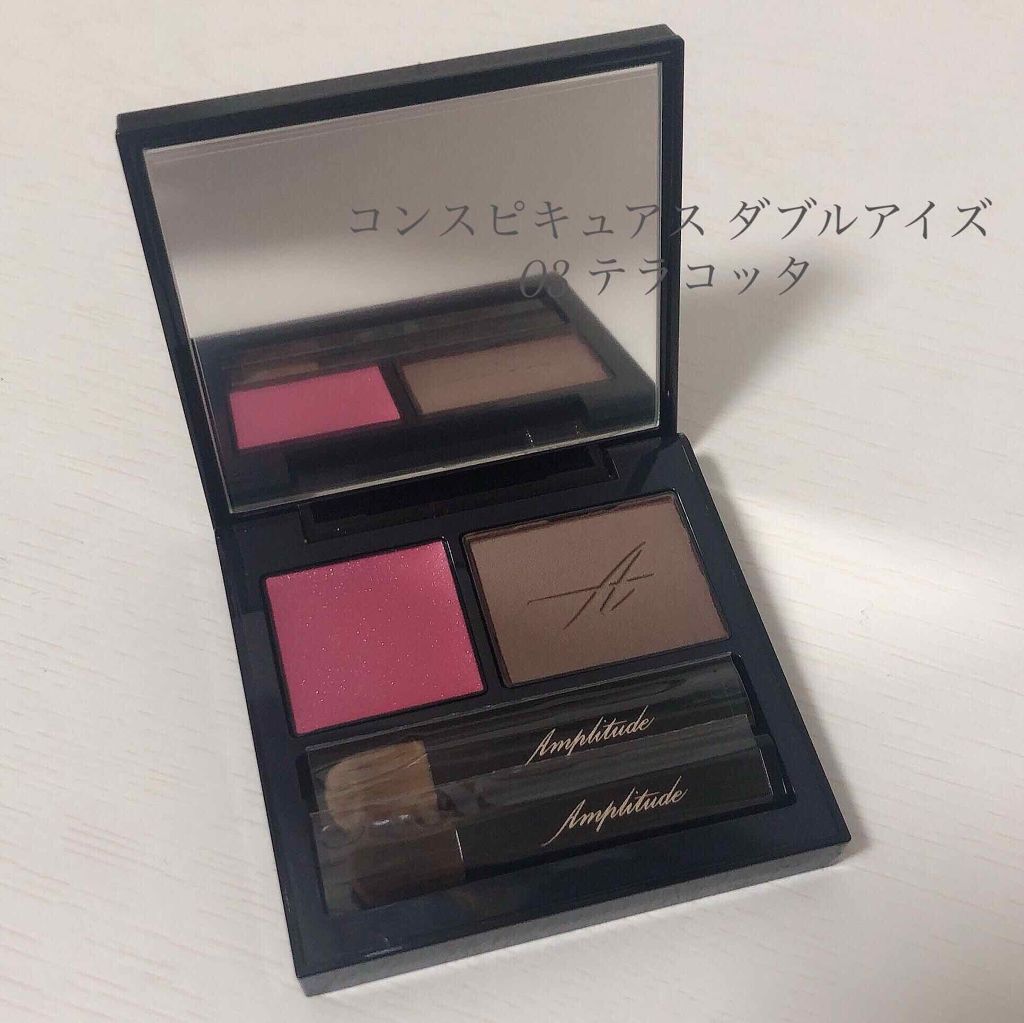 2色のレイヤードで奥行きのある目元に