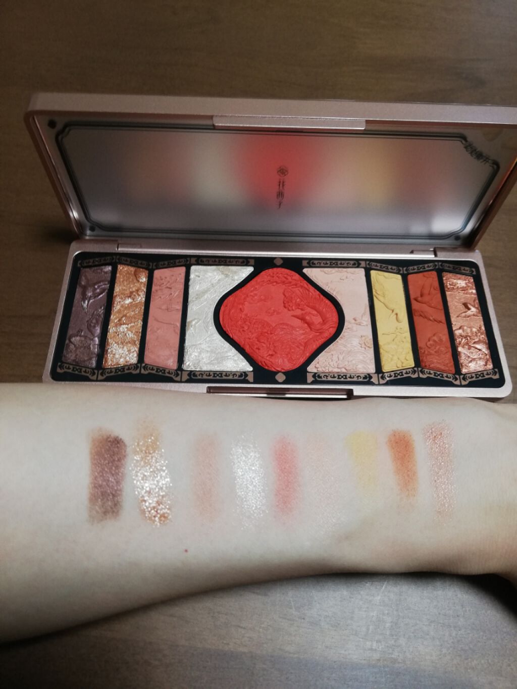 牡丹鏤月浮雕 百鳥朝鳳 花西子の人気色を比較 花西子 百鸟朝凤アイシャドウパレット02 By Yuzu 30代前半 Lips