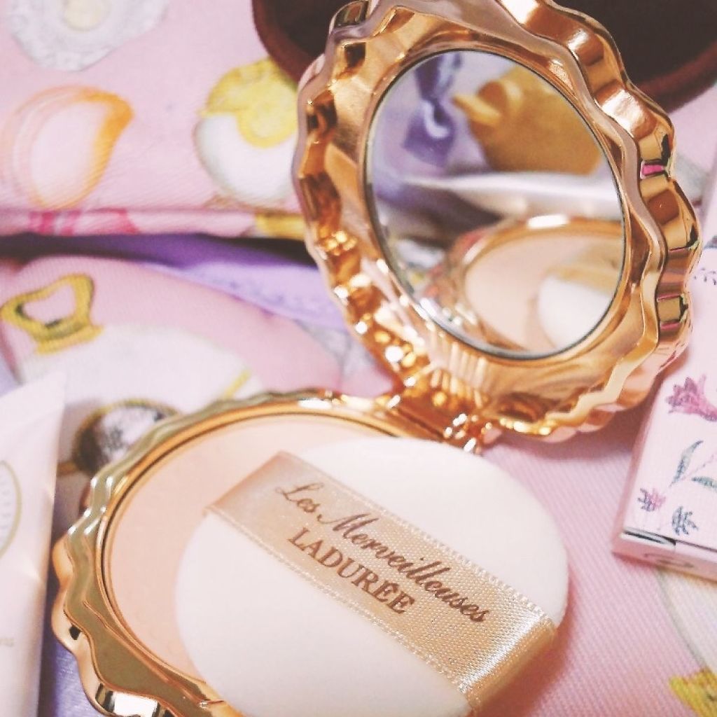 朝のメイクもお直しも簡単♡LIPSで人気のパウダーファンデーション特集のサムネイル