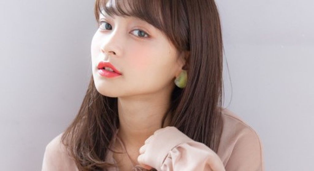 小顔になれるメイク術|顔型別に徹底紹介!おすすめ商品までのサムネイル
