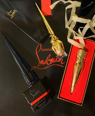 人気色をチェック ネイルカラー クリスチャン ルブタンのリアルな口コミ レビュー Lips