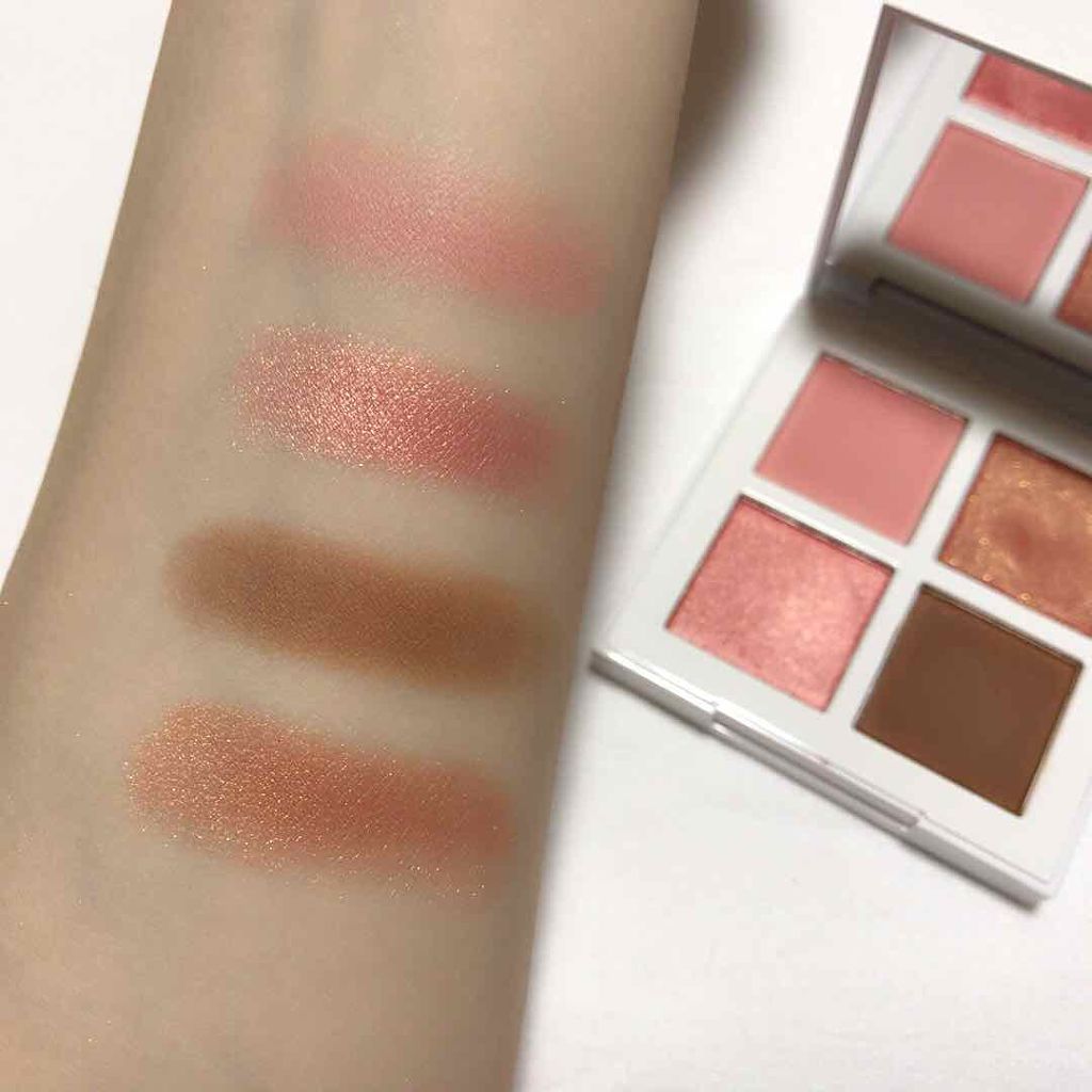 2つの質感が楽しめる:Eyecrush Shadow Palette