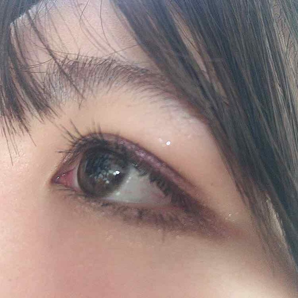 つやつやでスモーキーなまぶた