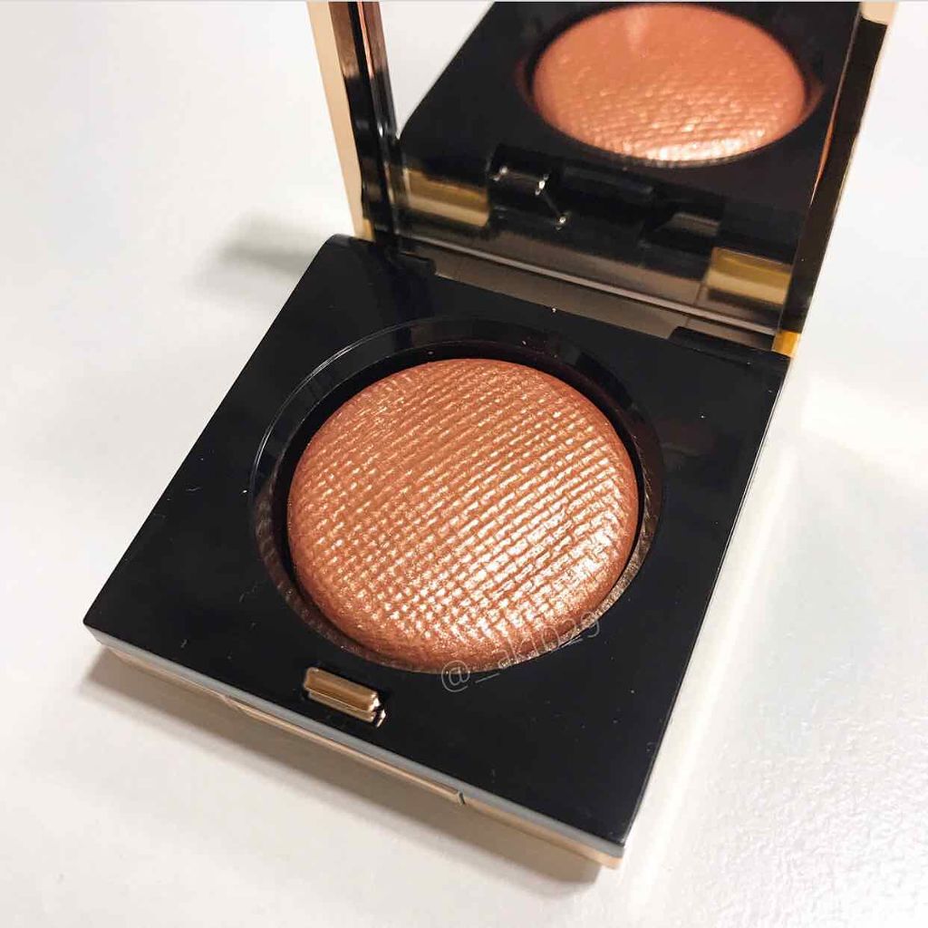 キラキラな目元にはBOBBI BROWN