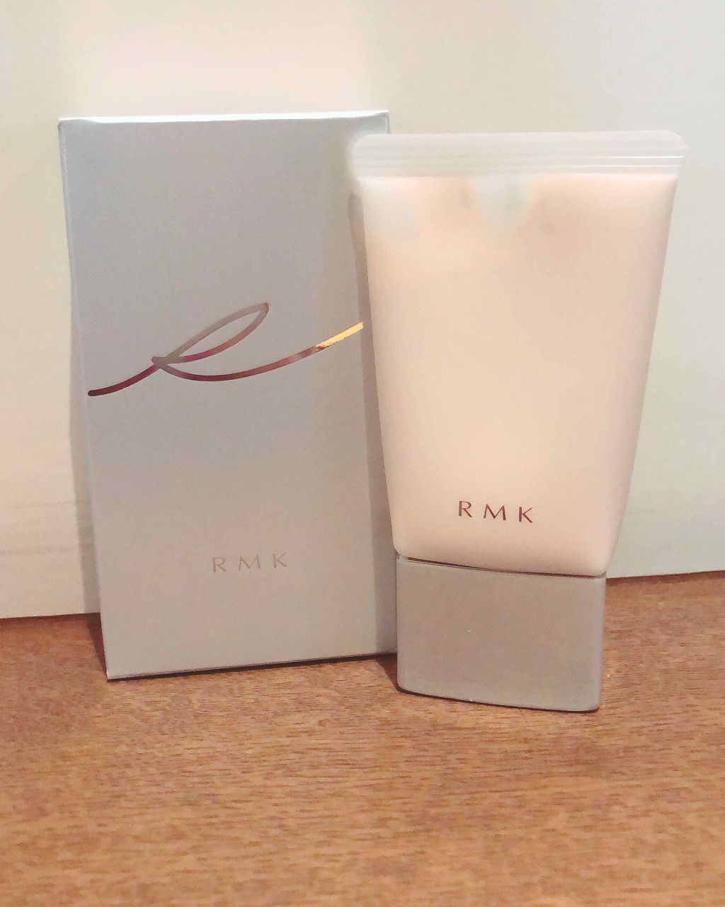 皮脂を抑えて肌をフラットに|RMK
