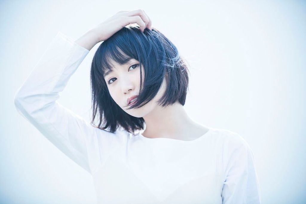 今注目の女性アーティスト・上野 優華さんの愛用コスメが知りたい!のサムネイル