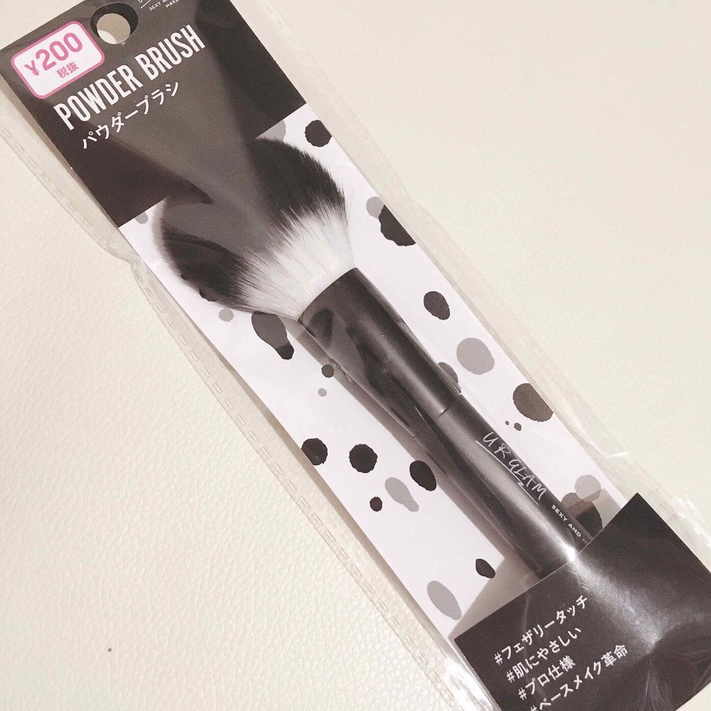 パウダーファンデをふんわりとのせる