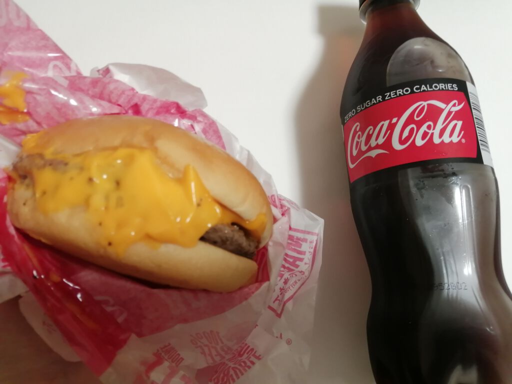 糖類ゼロ カフェインゼロ コカコーラ 日本コカ コーラの口コミ ダイエット中でもたまには炭酸とハンバーガー By お肉ちゃん 敏感肌 Lips