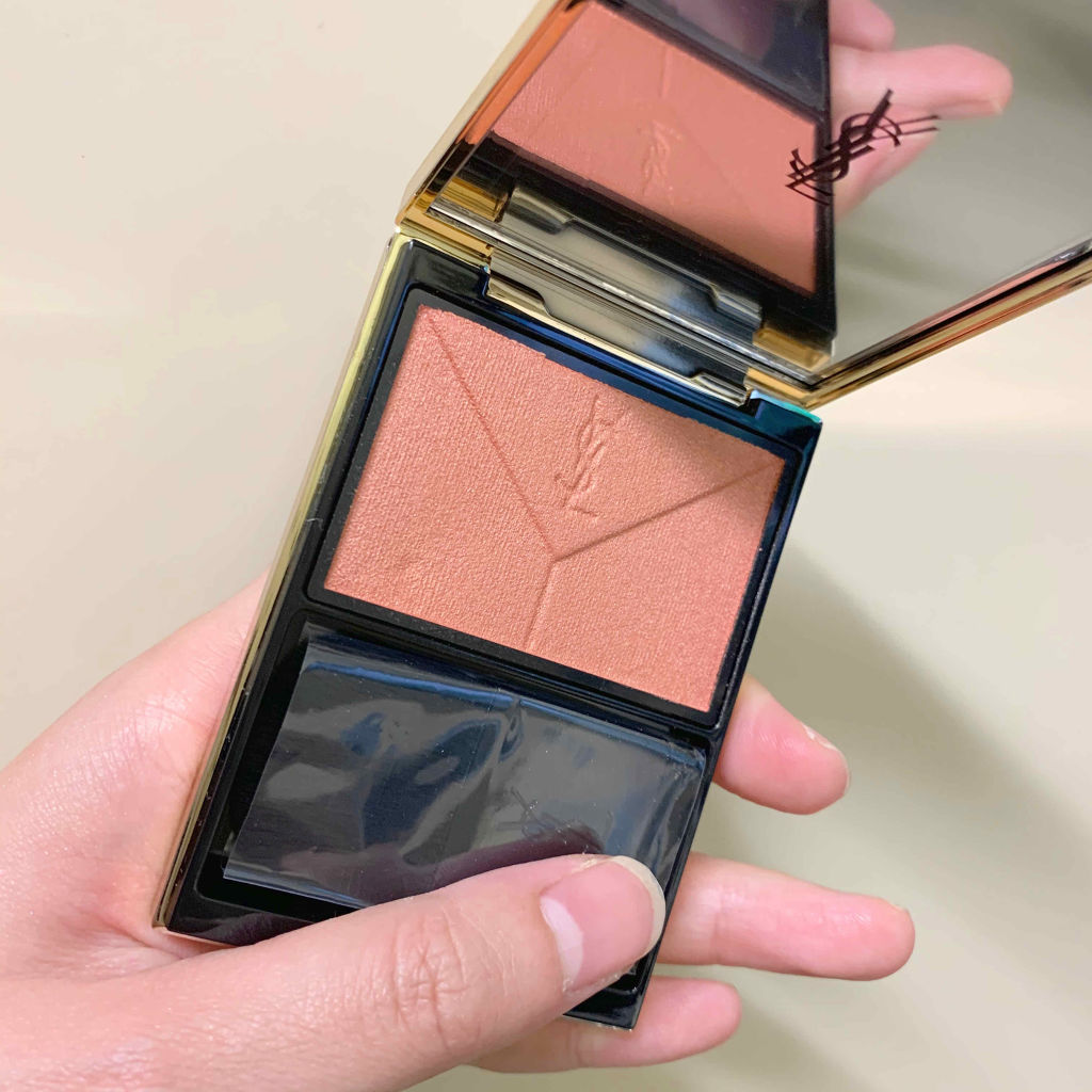 ブラッシュクチュール Yves Saint Laurent Beauteの使い方を徹底解説 イエベにおすすめのパウダーチーク きらきらラメ感オレ By すず 混合肌 30代前半 Lips