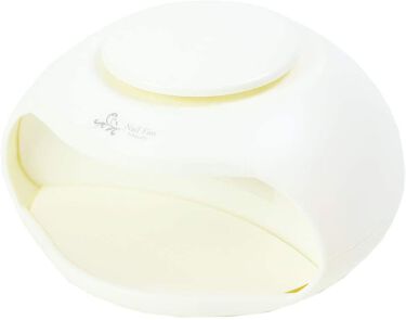 マニキュアを早く乾かす方法 ドライヤーやスプレーを使ったワザ 速乾性マニキュア3選も Lips