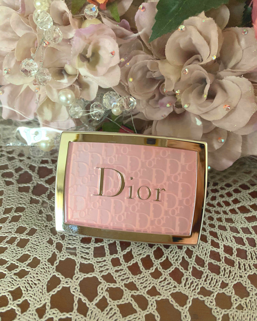 Diorの2種類のチークを徹底解説 デパコスらしい美しいツヤと血色感でモテほっぺに Mery メリー