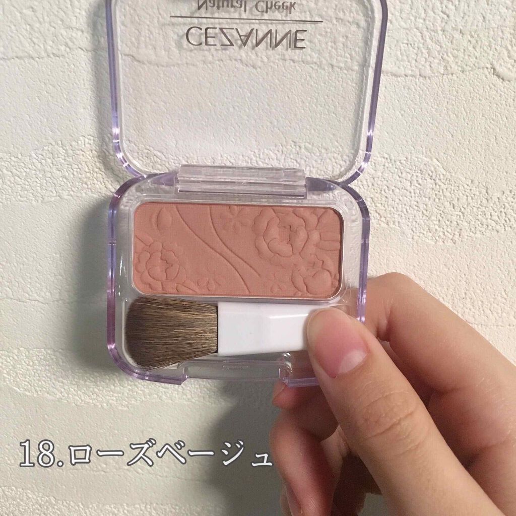 ほんのり色づく愛され頬