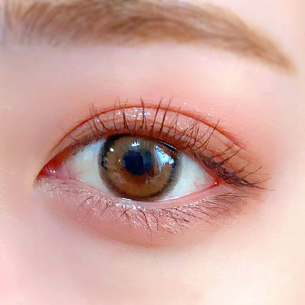 肌馴染みのいいシャドウでうるみeye