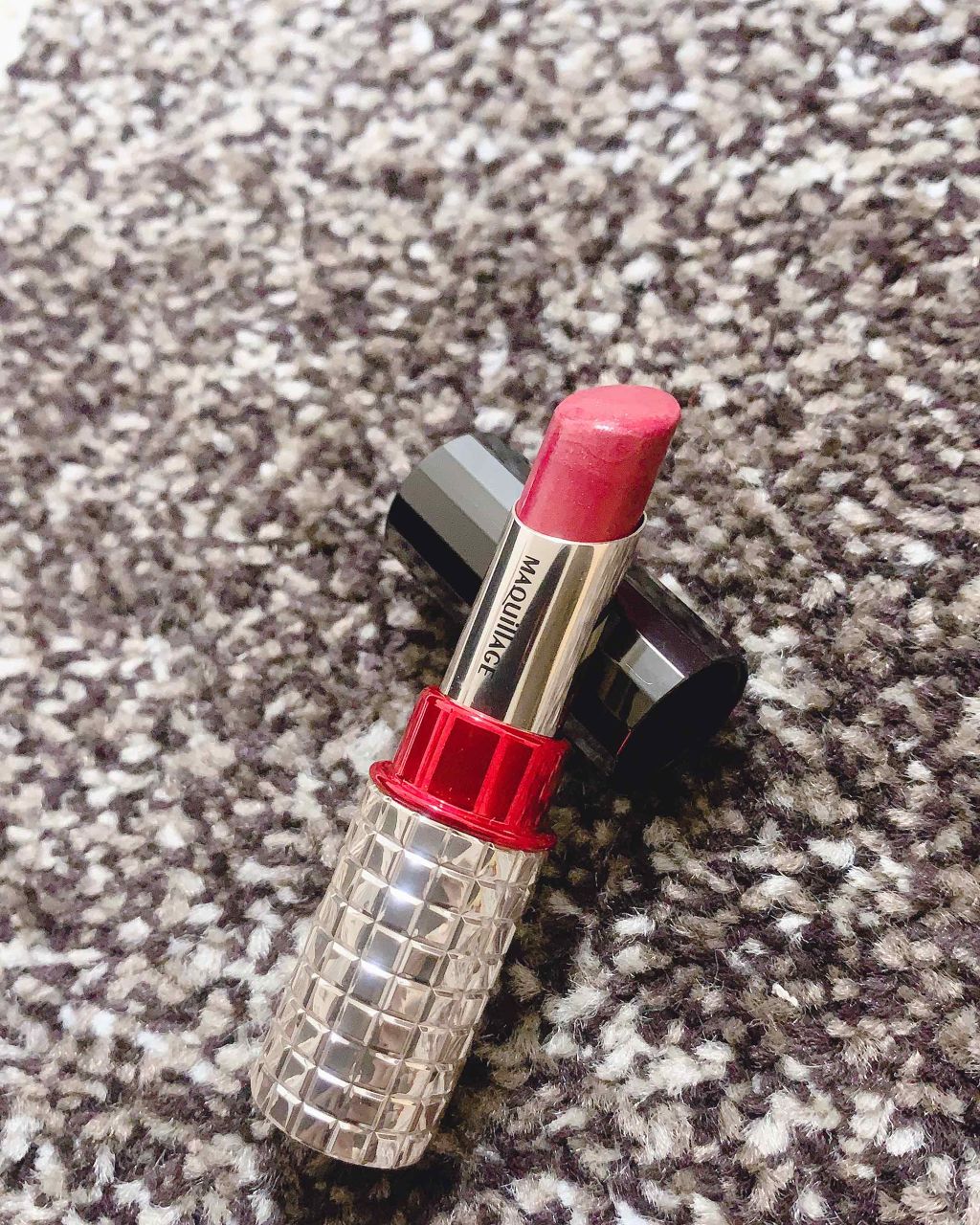 美容オイル入りのルージュで潤いをキープ