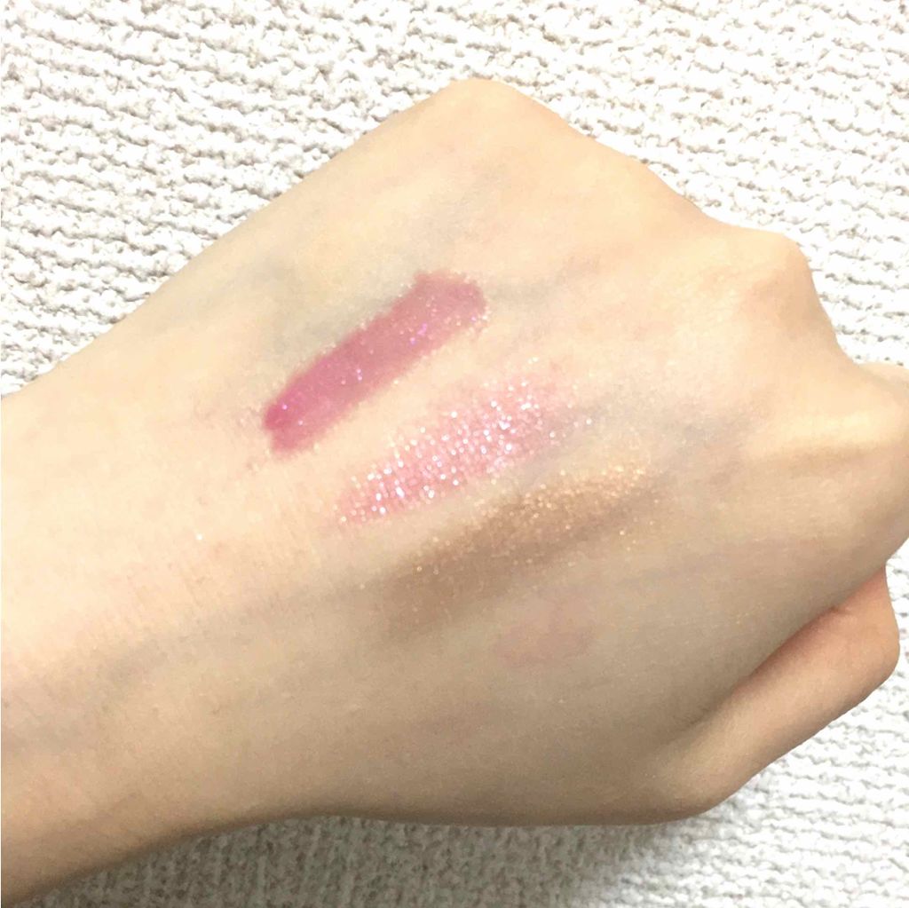愛らしく柔らかい目元に仕上がるシマーピンク