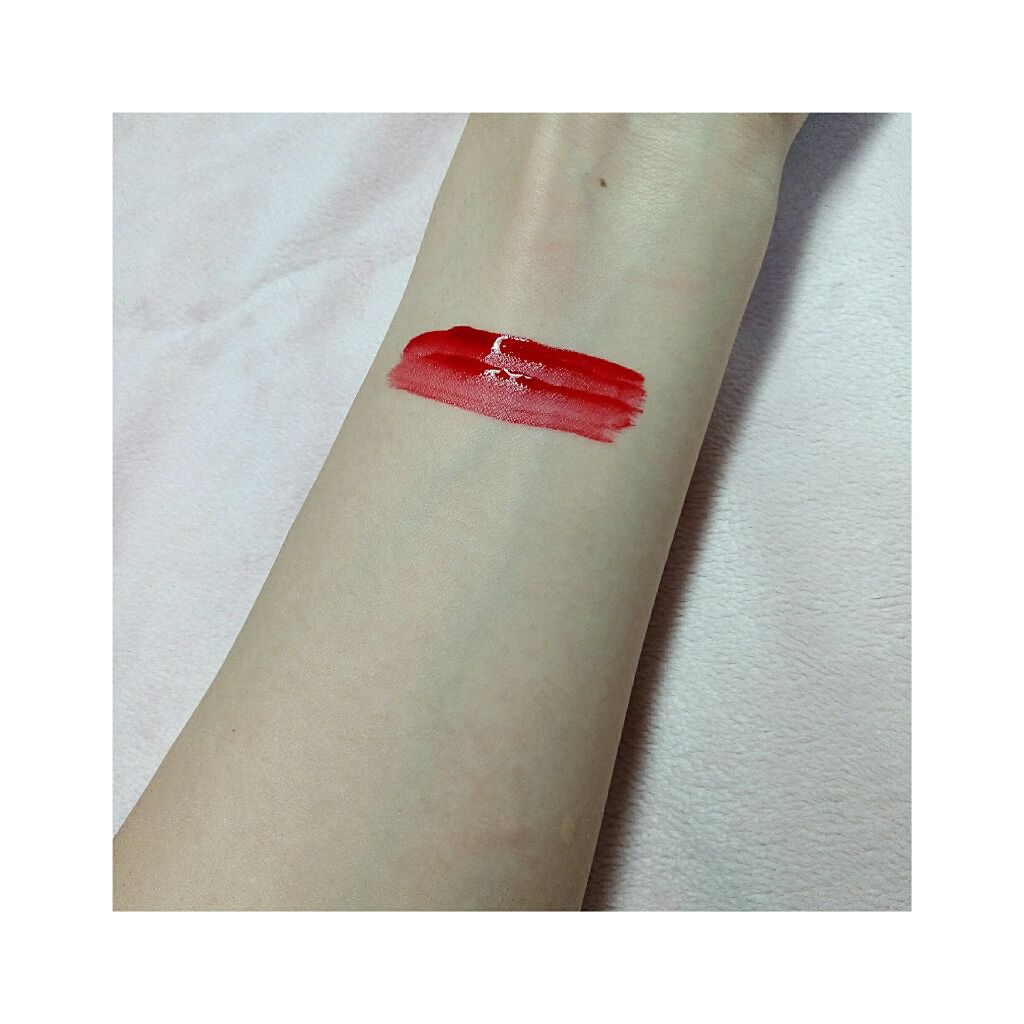 パッと唇に華をもたらしてくれそう