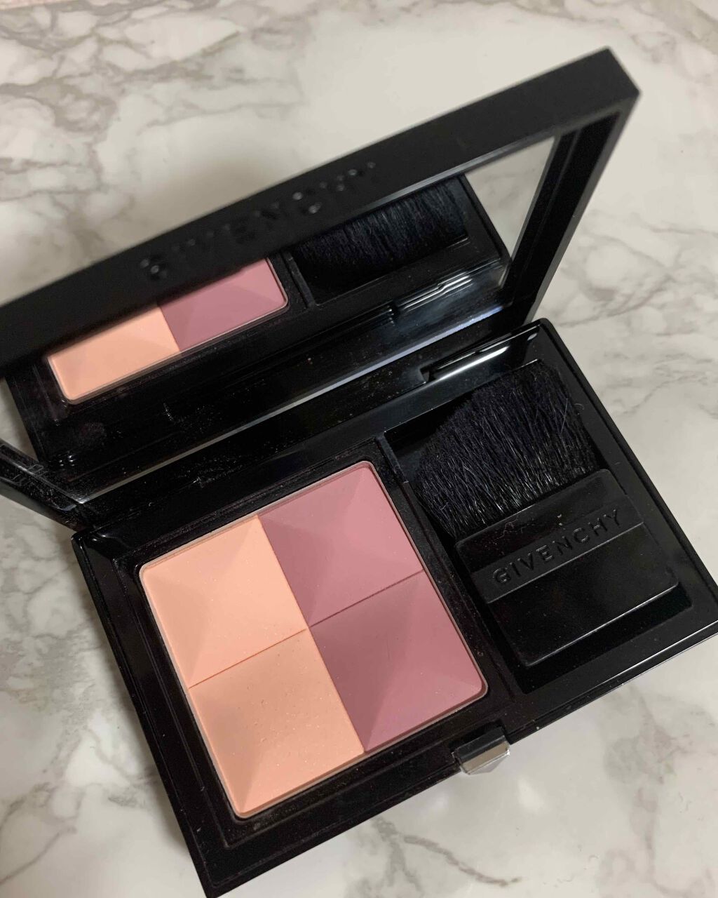 立体感をもたらすGIVENCHY