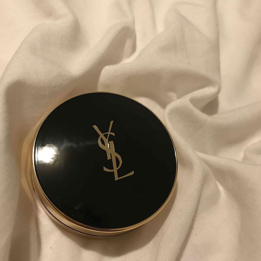 “発光フォギー肌”が続く|YVES SAINT LAURENT