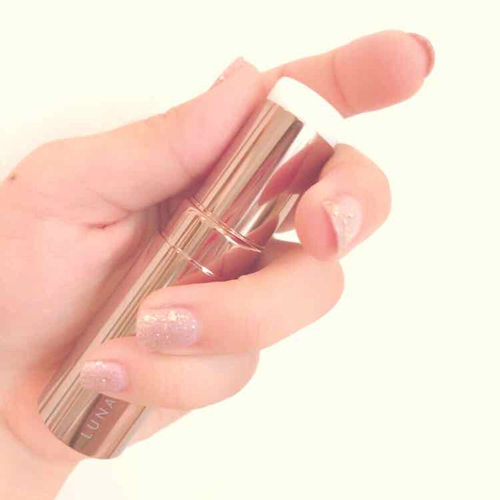 オイルのようなツヤを与える「ルナソル」
