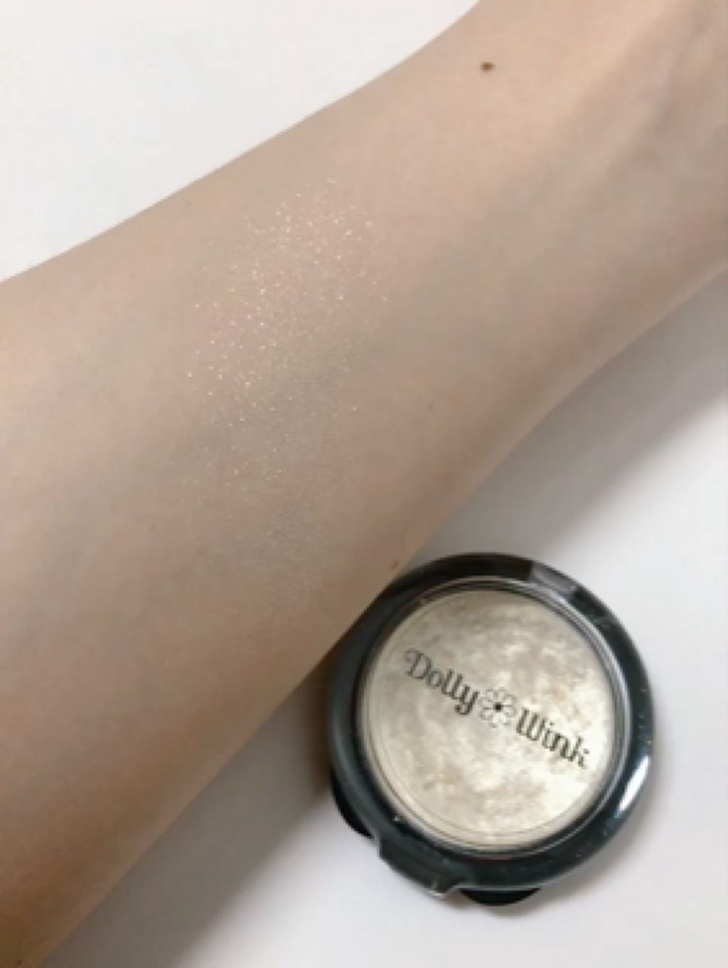 クリームアイシャドウ 01 ゴールド ドーリーウインク Dolly Wink Lips