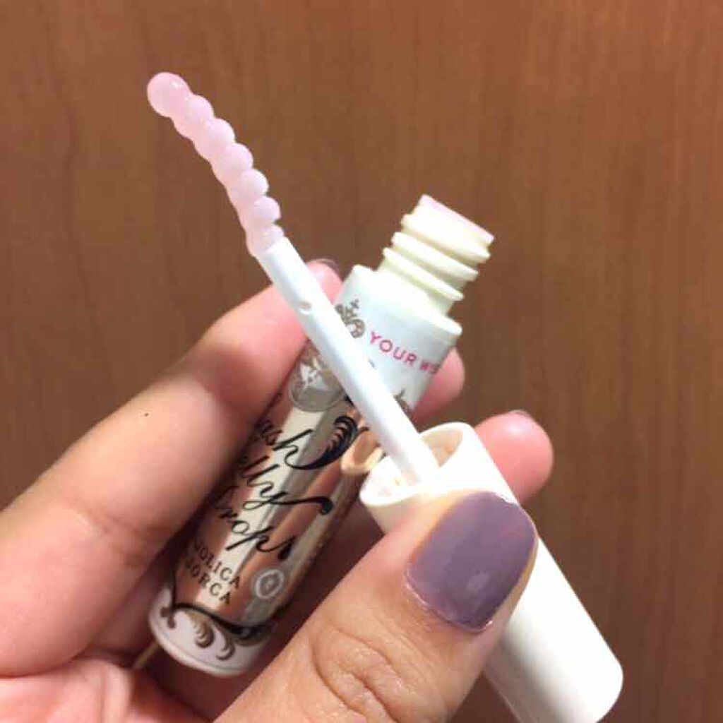 塗る部分は目元に優しい、やわらかなチップ状