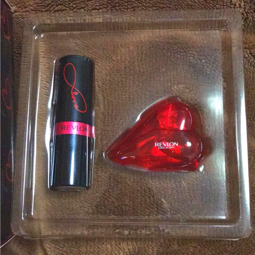 ラブ イズ オン オードトワレ Revlonを使った口コミ レブロンのラブイズオンオードトワレの匂いが By あおい 乾燥肌 10代後半 Lips