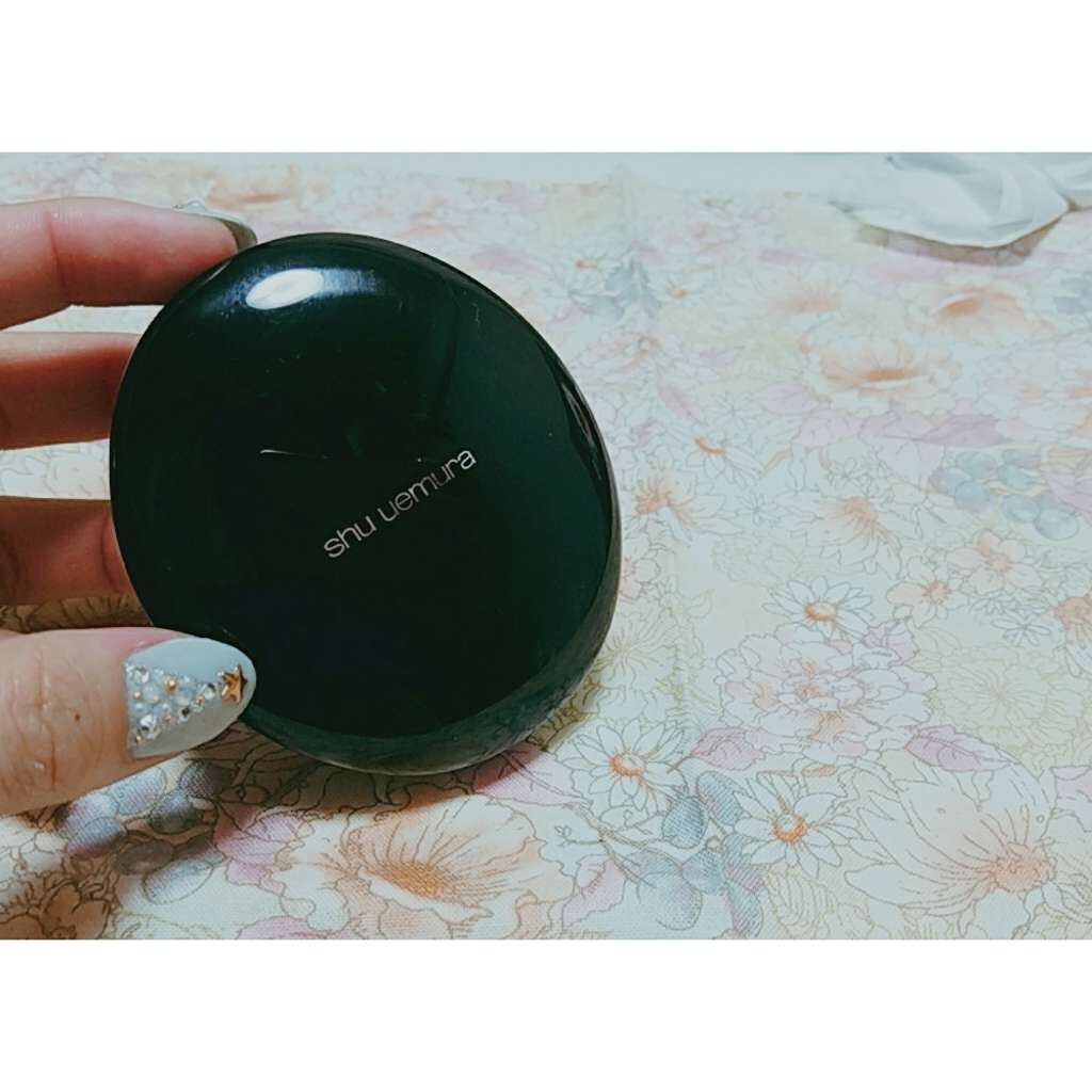 丸いフォルムが可愛いshu uemura