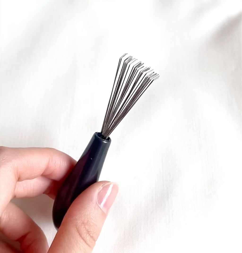 ヘアブラシクリーナー セリアの使い方を徹底解説 超優秀 100均で買えるおすすめヘアケアグッズ ヘアブラシに絡まり付い By あみ100 混合肌 Lips